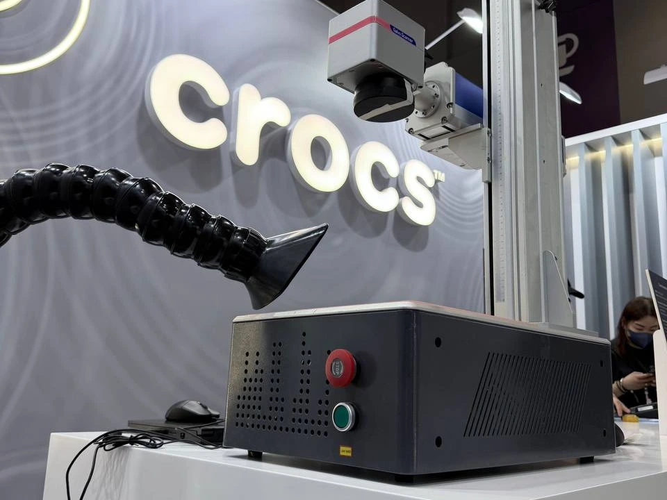 為Crocs提供到址鐳射雕刻服務